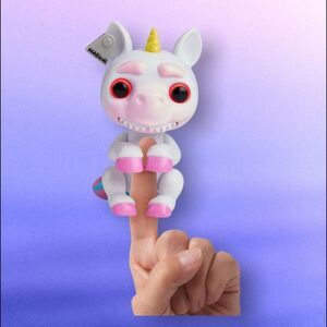 WowWee Fingerlings Grimlings Evil Gigi Interactive Unicorn Toy